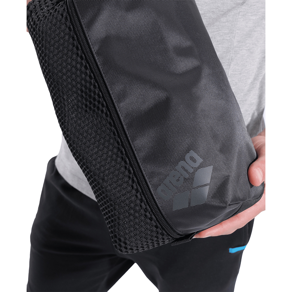 010242-100-ARENA ONE GO POCKET BAG-003.62e0a492